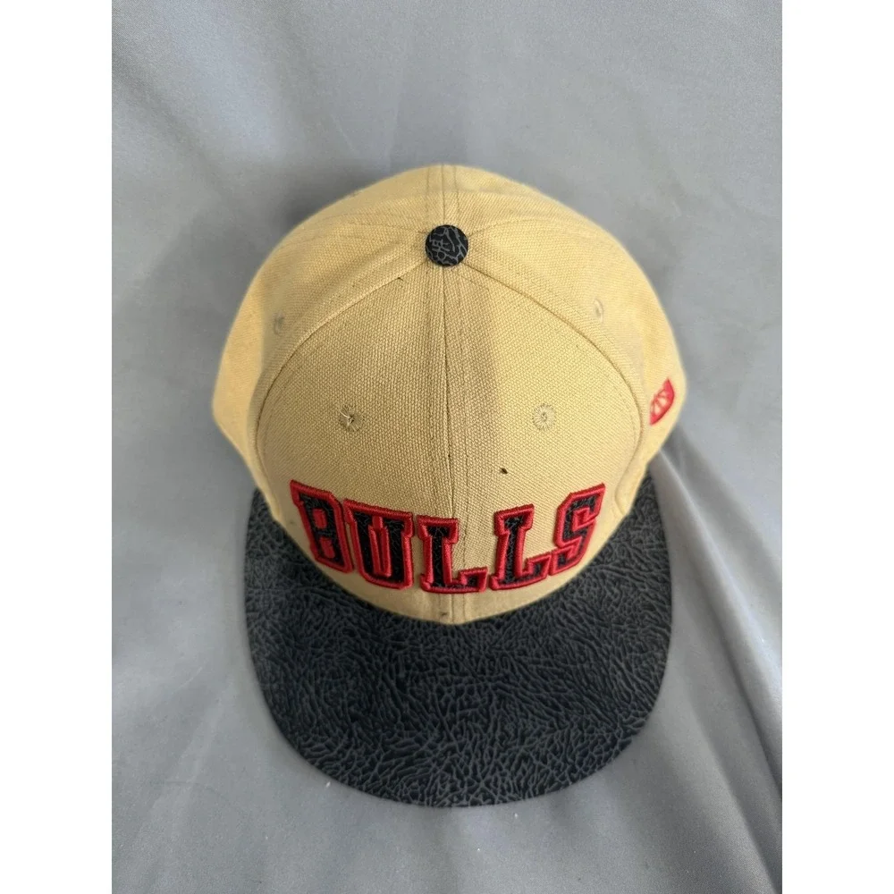 Chicago Bulls Hat Cap Snap Back OSFM Tan‎ Black NBA Basketball Ultra Game Mens